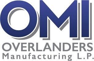 Logo de la société canadienne OMI Overlanders Manufacturing L.P., composé de grandes lettres bleues « OMI » placées au-dessus du texte « Overlanders Manufacturing L.P. » en gris, illustrant son expertise dans les solutions Decision Advantage et C4ISR.